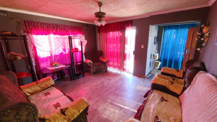 5 Bedroom Property for Sale in Kleinvlei Western Cape